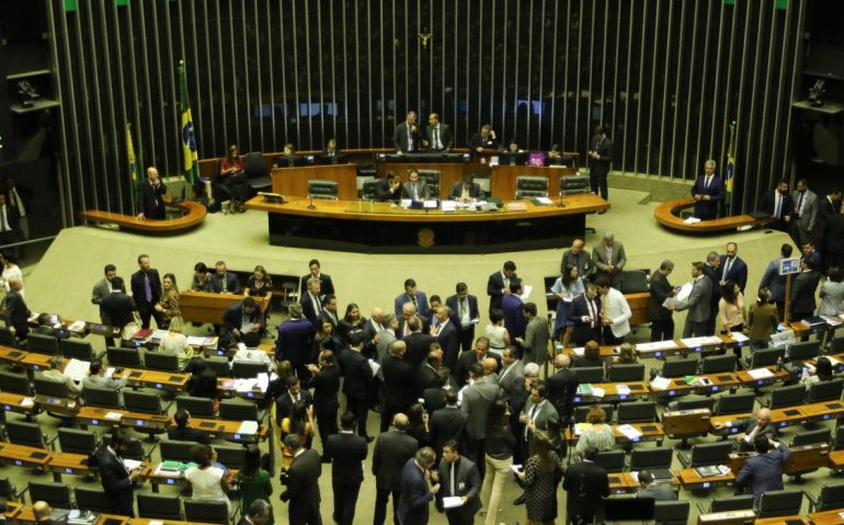 O Congresso Nacional realiza sessão plenária para votar oito vetos presidenciais. Um dos vetos (VET 52/2019) trata de dispositivos da Lei de Diretrizes Orçamentária (LDO 2020) que prevê a execução obrigatória das emendas de comissões permanentes do Senado e da Câmara dos Deputados e de comissões mistas do Congresso.